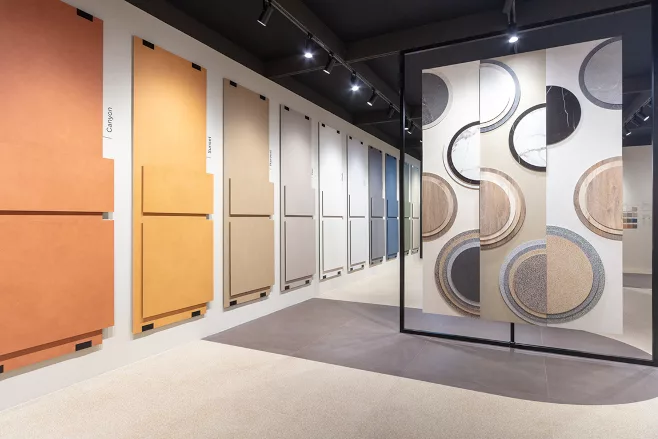 5703_z_Leaceramiche-cersaie-2022-phalessandronassiri-002.jpg