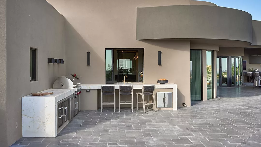 Cristallo Lumix by Antolini outdoor kitchen