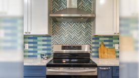 Kitchen backsplash tiled with Tommy Bahama Glass Blends