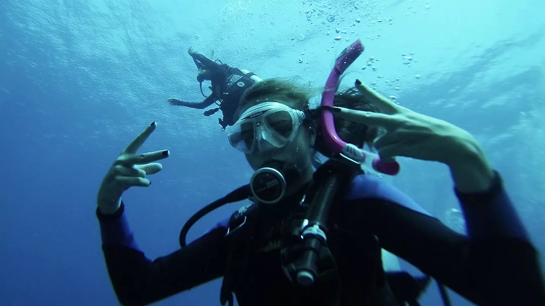 Madison Gambrell scuba diving