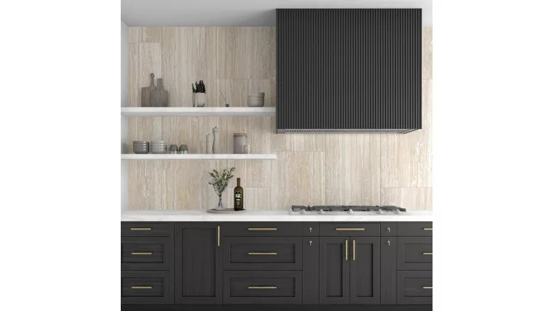 Beige veined vertical backsplash