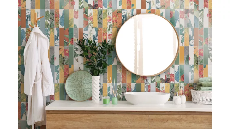 floral ceramic glazed backsplash in kitchen