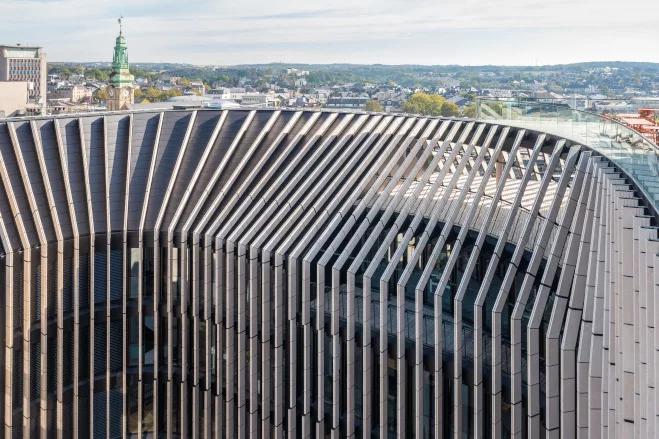 Facade stone slats closeup fischer headquarters POST Luxembourg