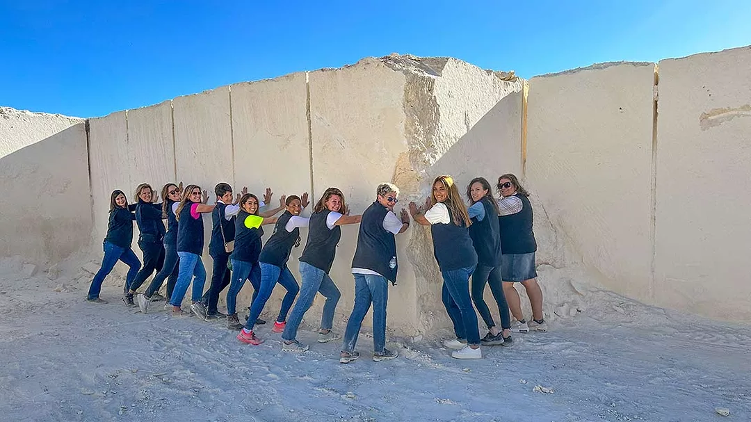 Women in Stone in Quarry