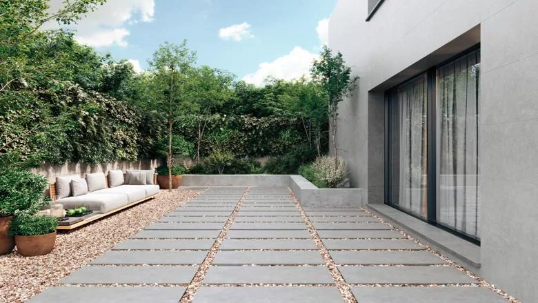 Outdoor paving setting of Level by Argenta