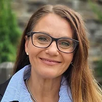 Laurie Weber Headshot