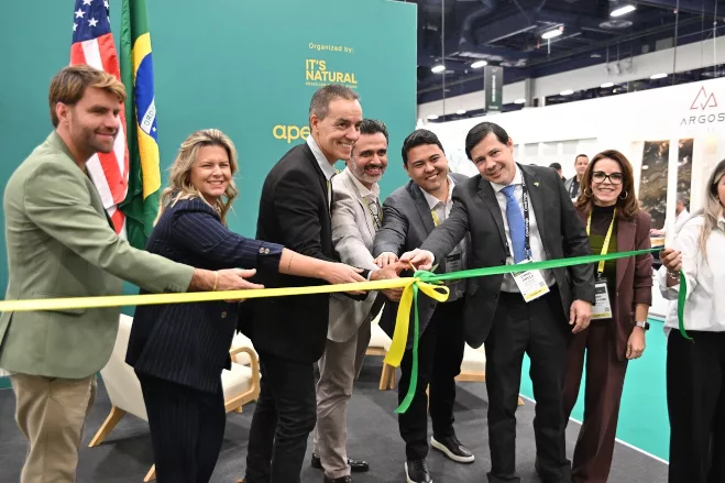Brazilian cutting the ribbon to the Brazilian pavilion at Coverings 2026