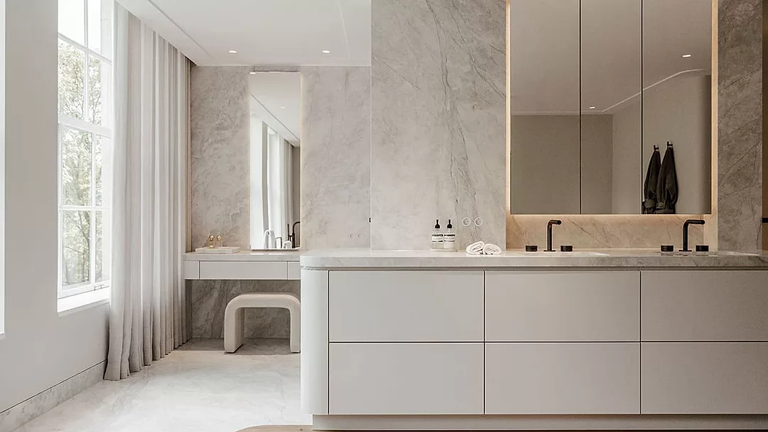 Dolomite del Sud “Select” dolomite in bathroom