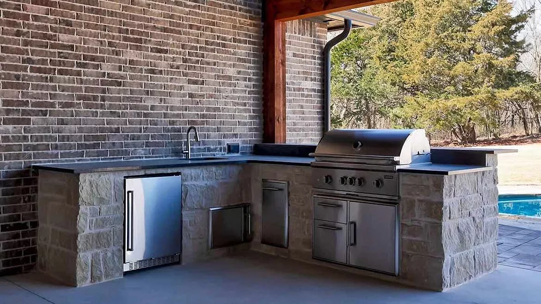 outdoor kitchen