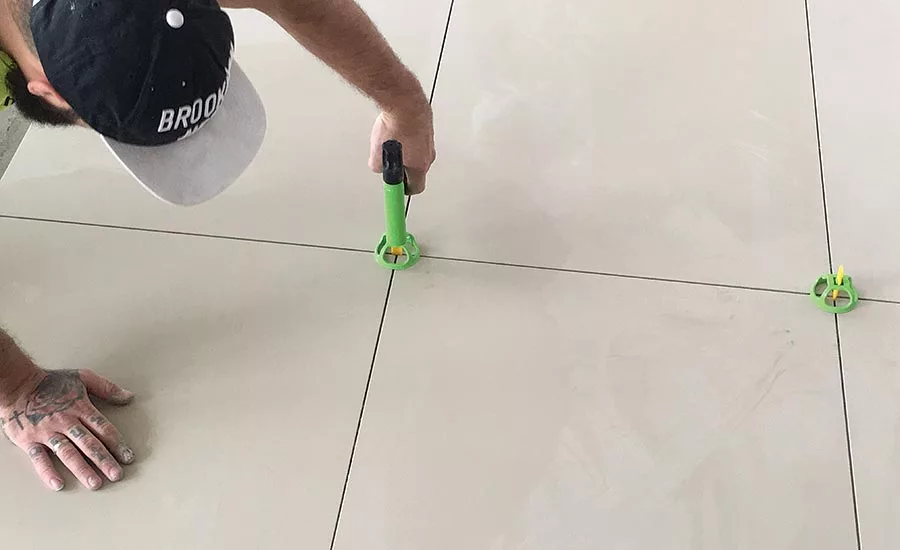 A tightening tool