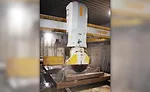  A Gmm 6-axis CNC bridge saw is used to cut stone pieces
