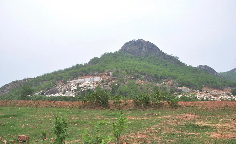 Crème Cashmere granite quarry in 2014