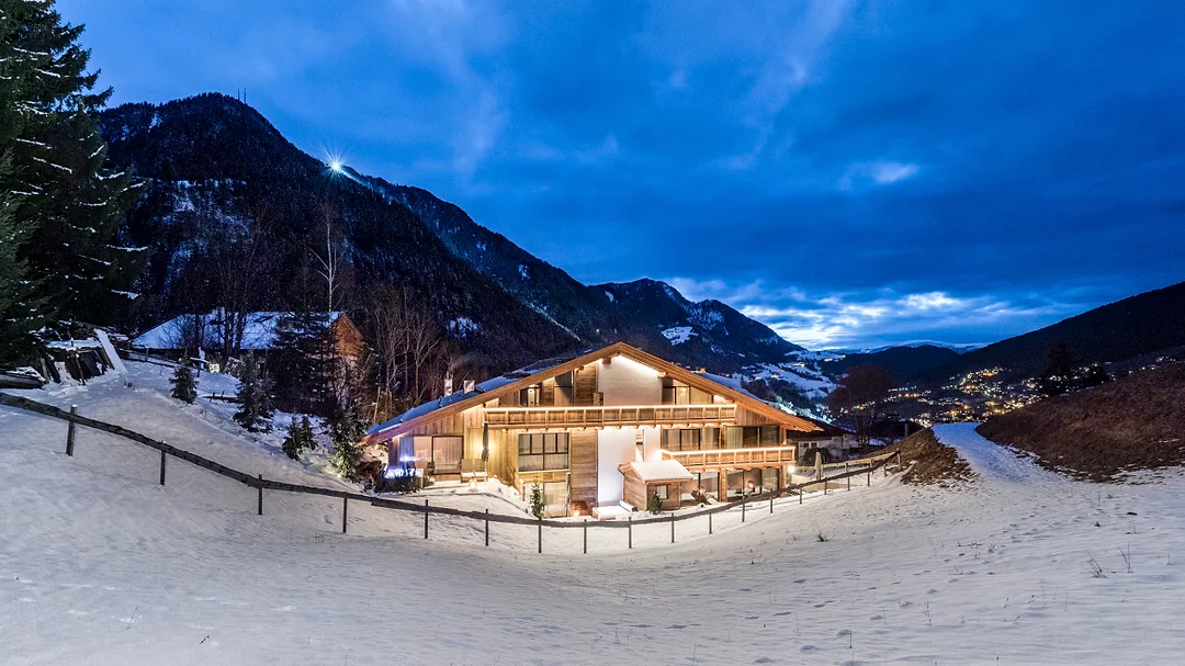 SW 0122 Web Exclusive: 02 Antolini Montchalet 