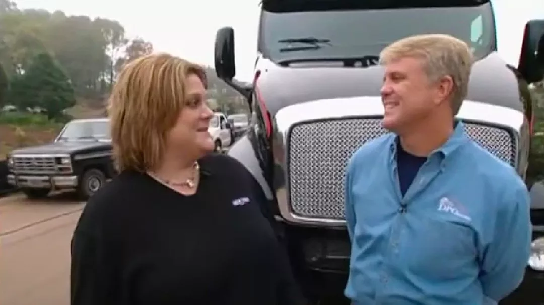 SW 0322 Women Spotlight Gina Gardner Silestone truck with host