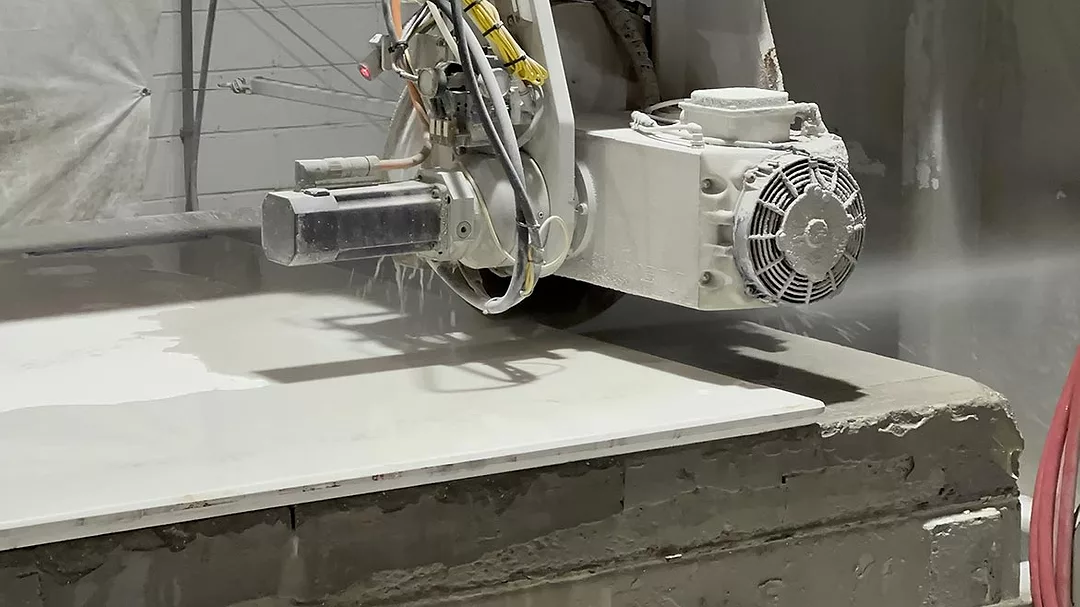 a concrete saw or a stone-cutting saw