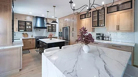 kitchen featuring Calacatta Lincoln Lux