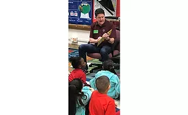 DalTile reads to local children