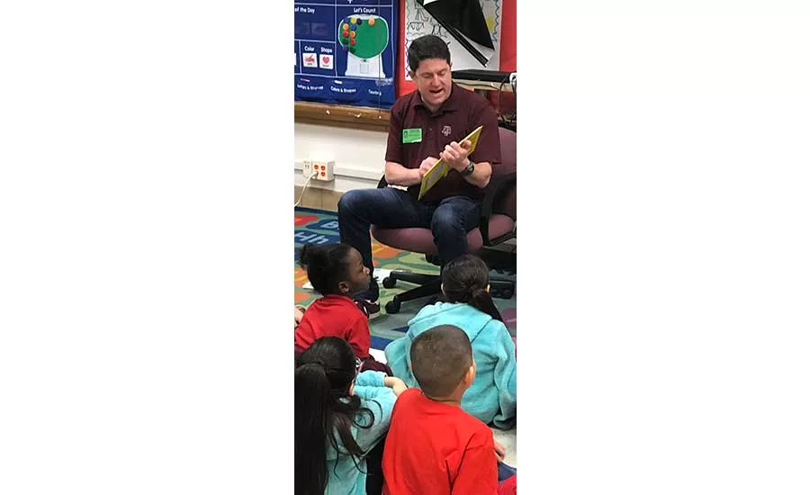DalTile reads to local children