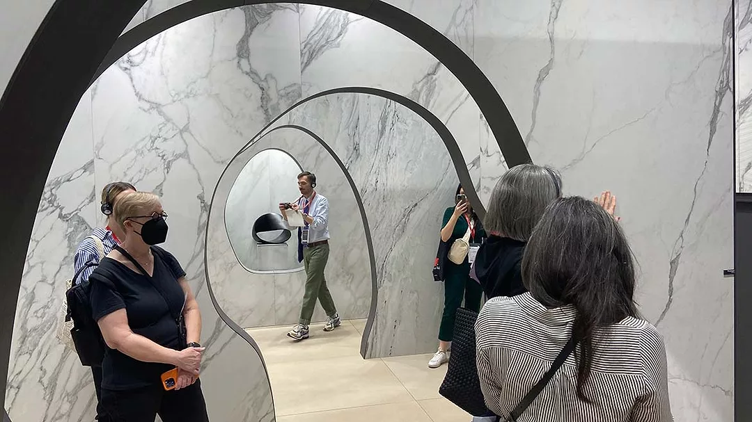 04 SW 1223 2023 Cersaie Wrap-Up Podcast. Attendees walking through and under exhibit.
