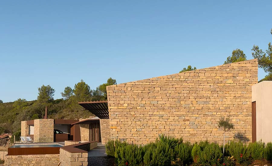 Dry-stacked natural stone pieces